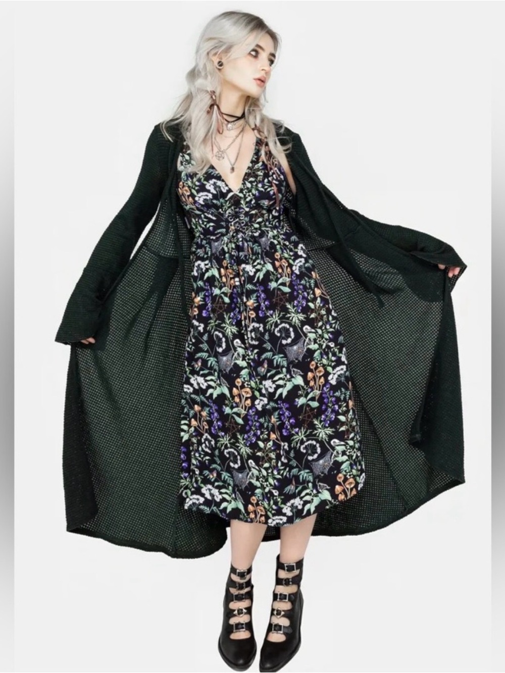Disturbia Floral V-Neck Vesna Midi Dress